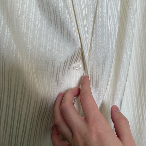 Calvin Klein Women's Ivory Sleeveless Blouse - Picture 2 of 4